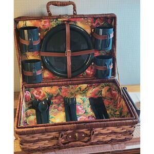 Woven Picnic Basket Floral Interior Hunter Green Plates/Cups For Four People